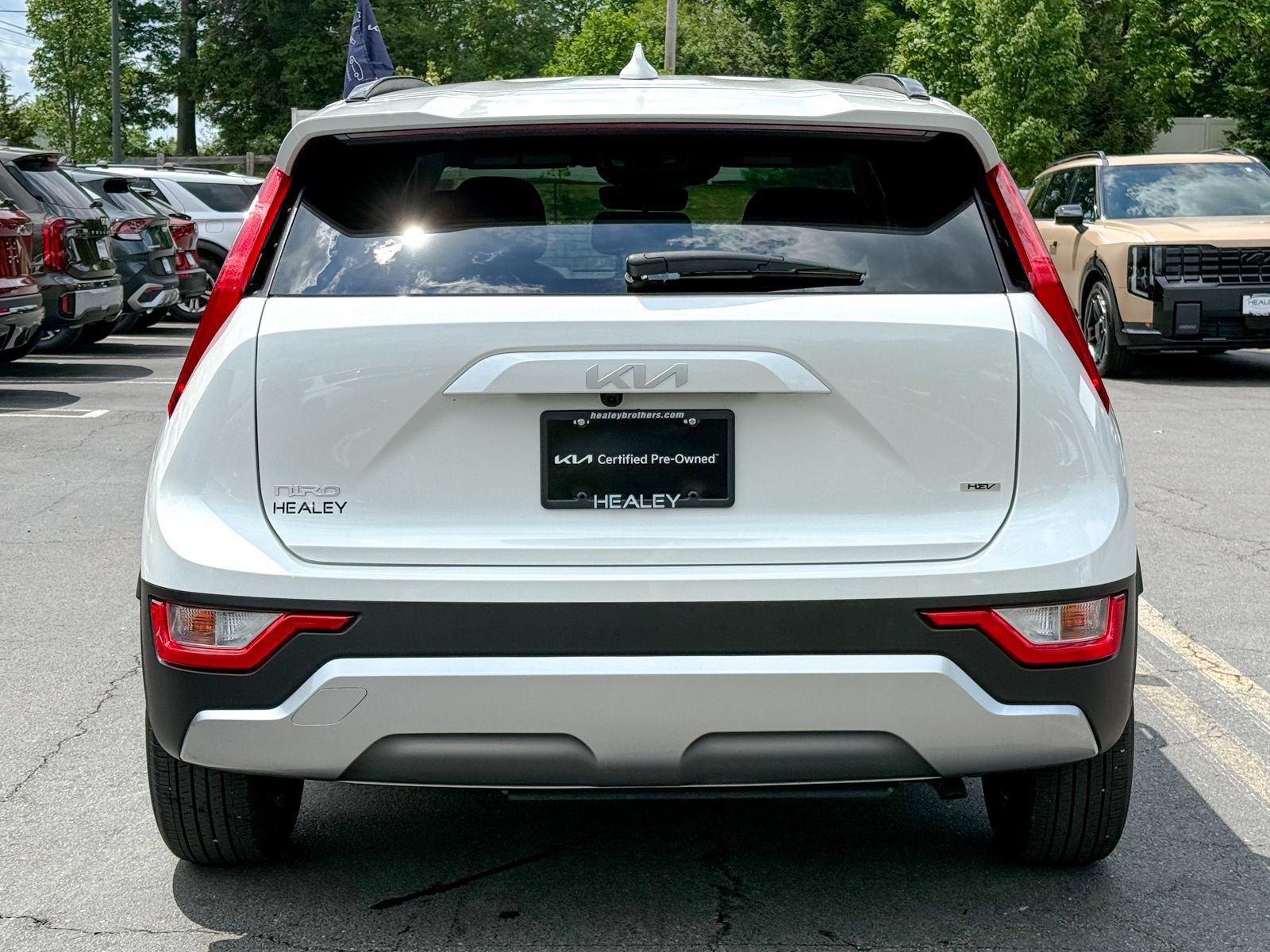 Certified 2025 Kia Niro LX FWD image 7