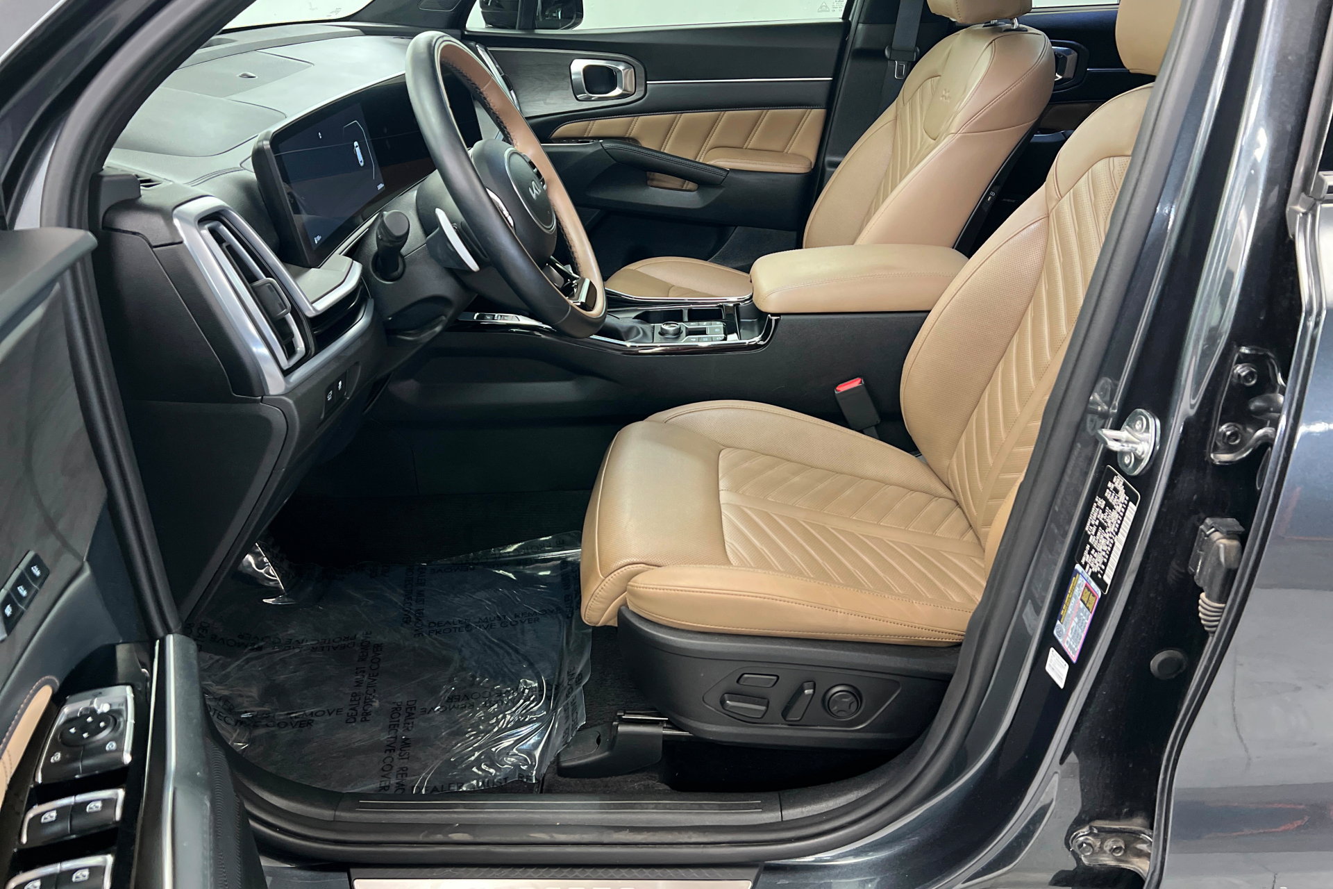 Used 2024 Kia Sorento SX Prestige w/ Olive Brown Leather Package image 18