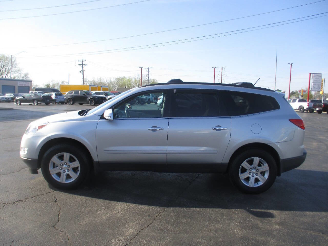 Used 2010 Chevrolet Traverse LT w/ Personal Connectivity Package FWD image 2