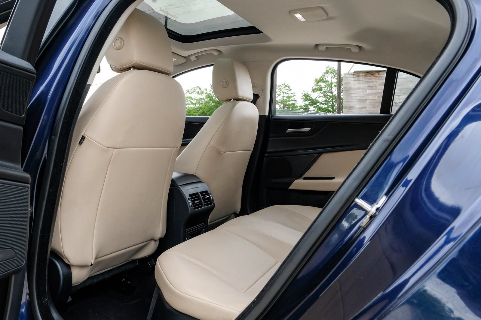 Used 2017 Jaguar XE RWD image 47