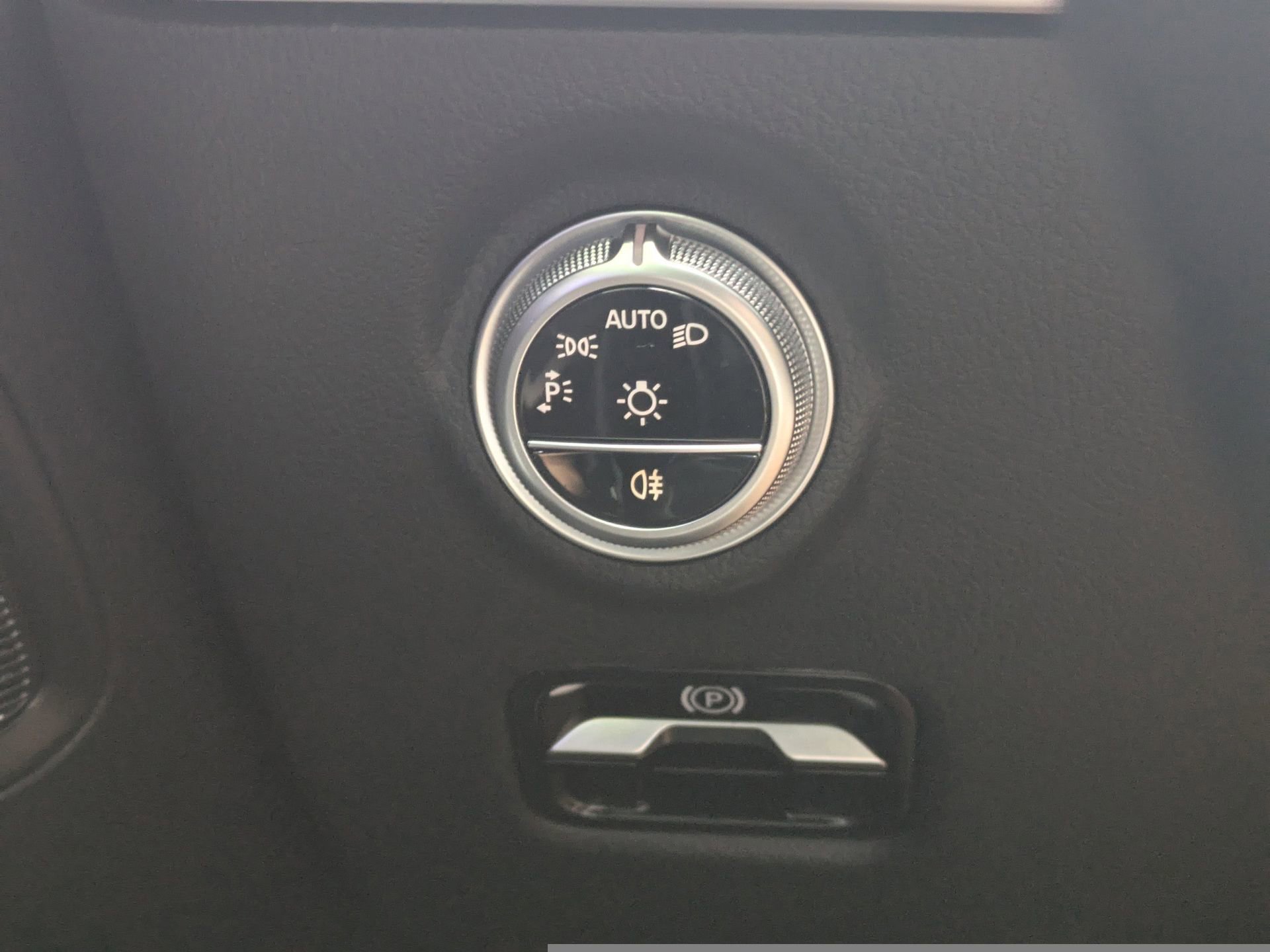 Used 2025 Mercedes-Benz C 300 Sedan image 27