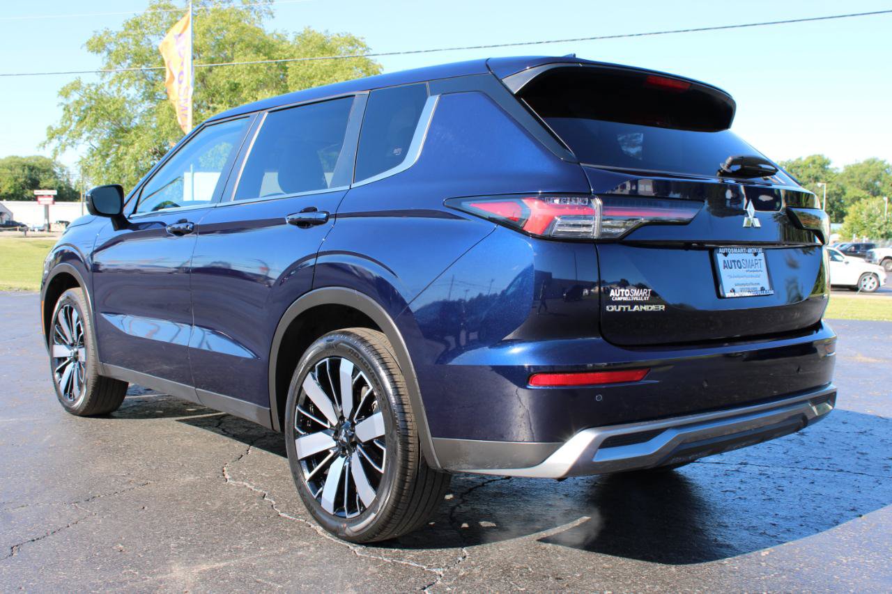 Used 2025 Mitsubishi Outlander SE FWD image 11
