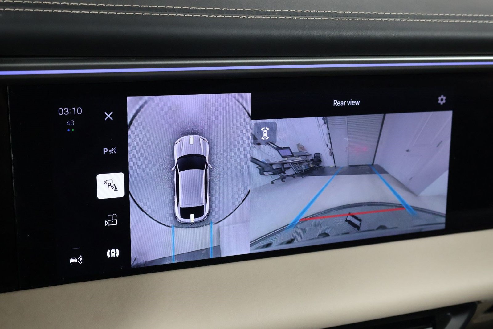Certified 2024 Porsche Macan 4 Electric AWD/4WD image 17