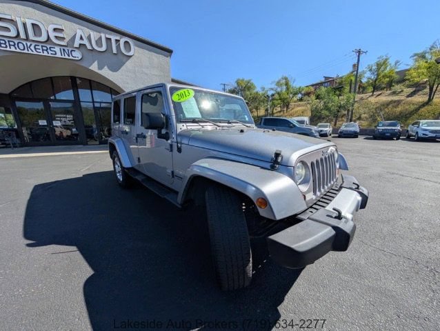 Used 2013 Jeep Wrangler Unlimited Sahara w/ Connectivity Group AWD/4WD image 4