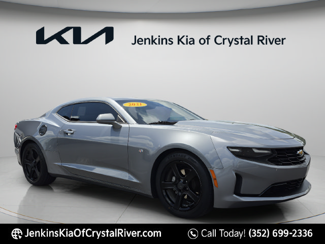 Used 2021 Chevrolet Camaro LT w/ Technology Package RWD image 2