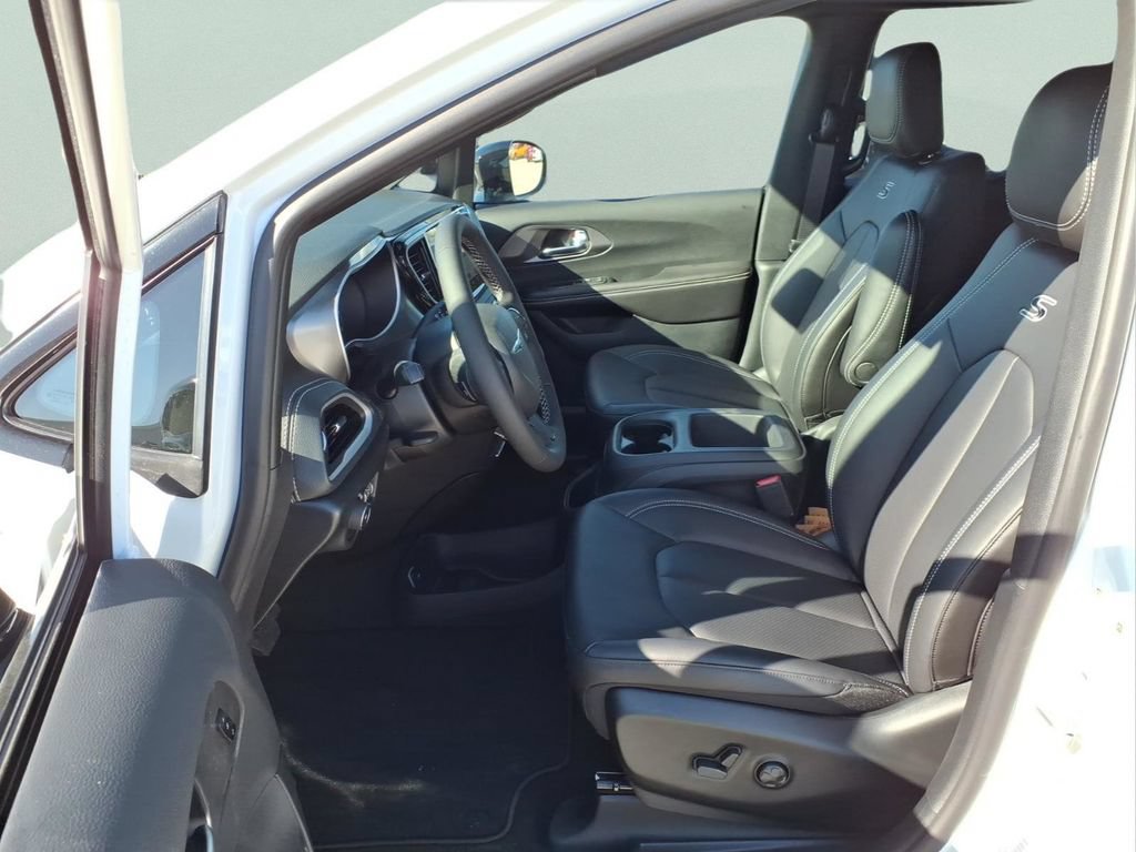 New 2026 Chrysler Pacifica Select w/ S Appearance Package FWD image 23