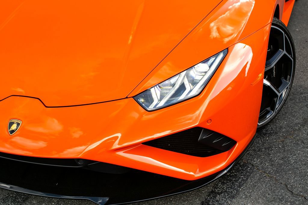Used 2021 Lamborghini Huracan EVO image 3