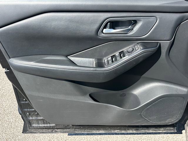 Used 2025 Nissan Rogue SV FWD image 15
