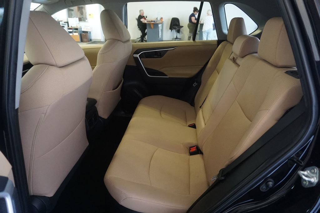 Used 2022 Toyota RAV4 LE AWD/4WD image 18