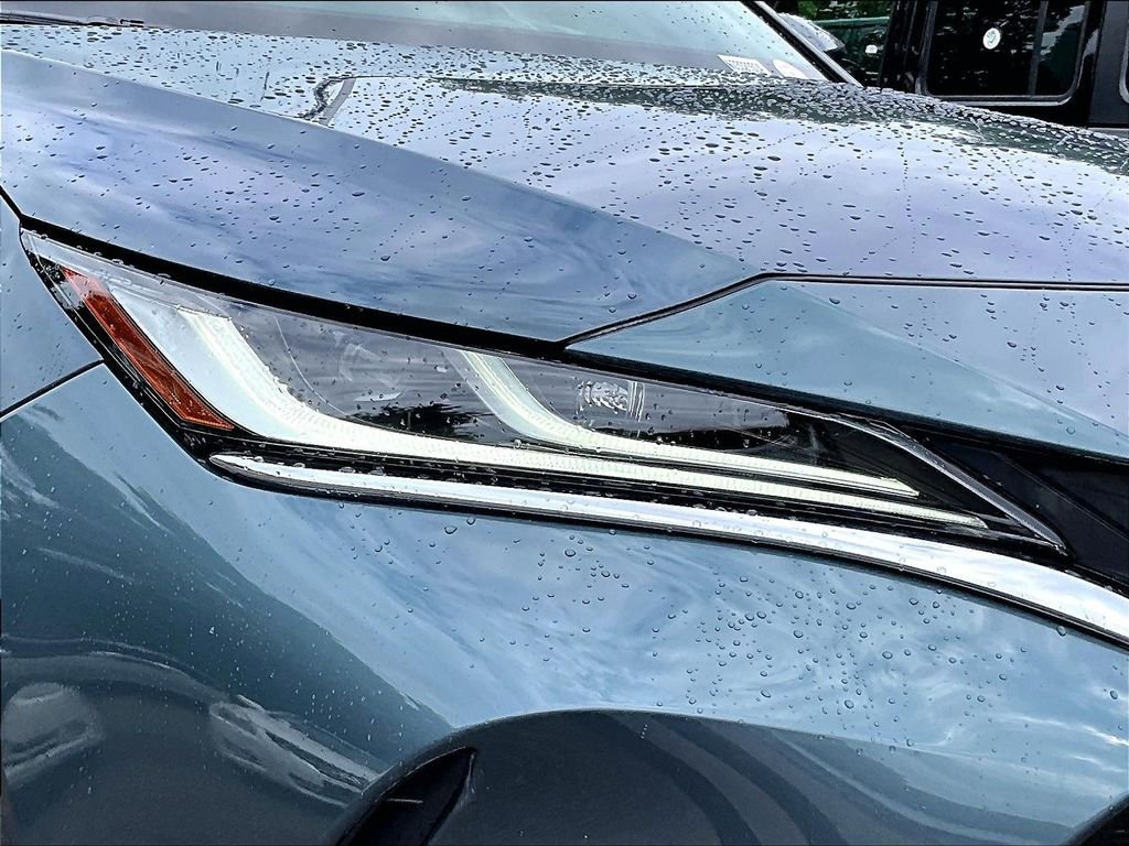 Certified 2022 Toyota Venza Limited w/ Advanced Technology Package AWD/4WD image 32