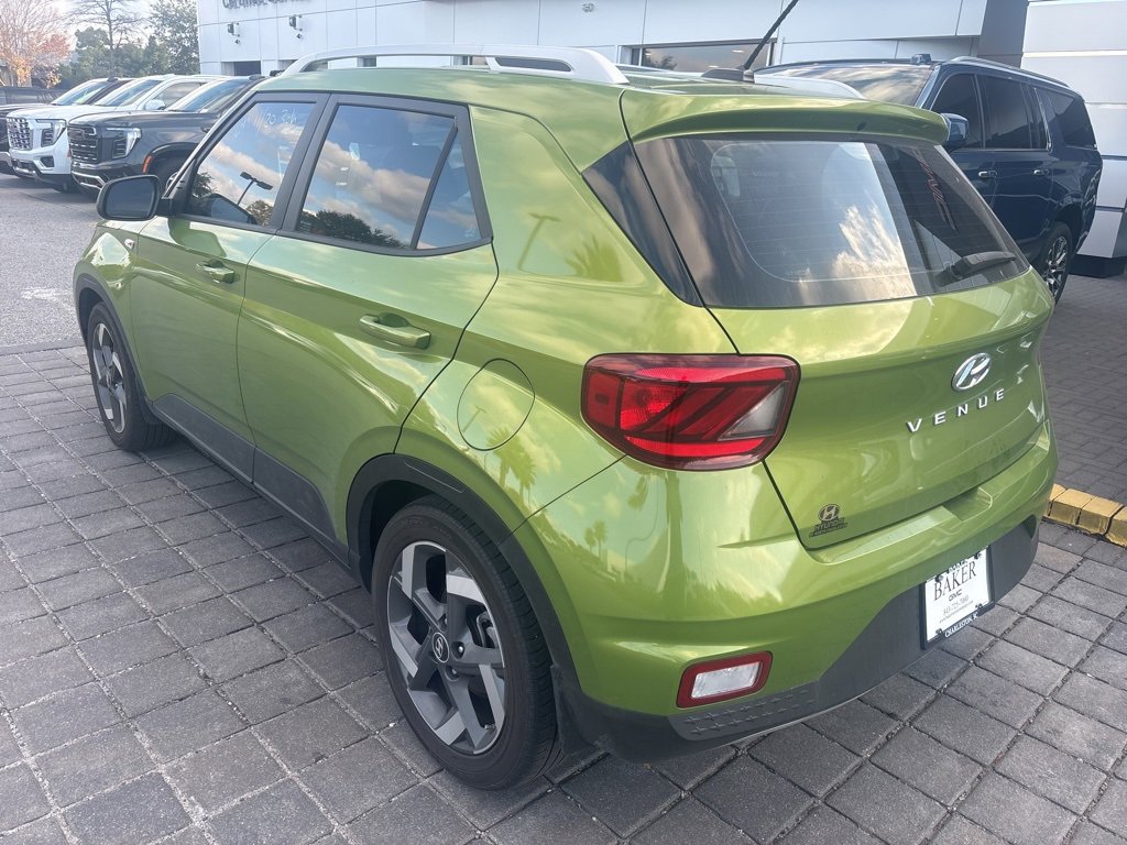 Used 2023 Hyundai Venue SEL image 3