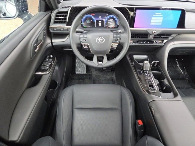 Used 2025 Toyota Crown XLE image 4