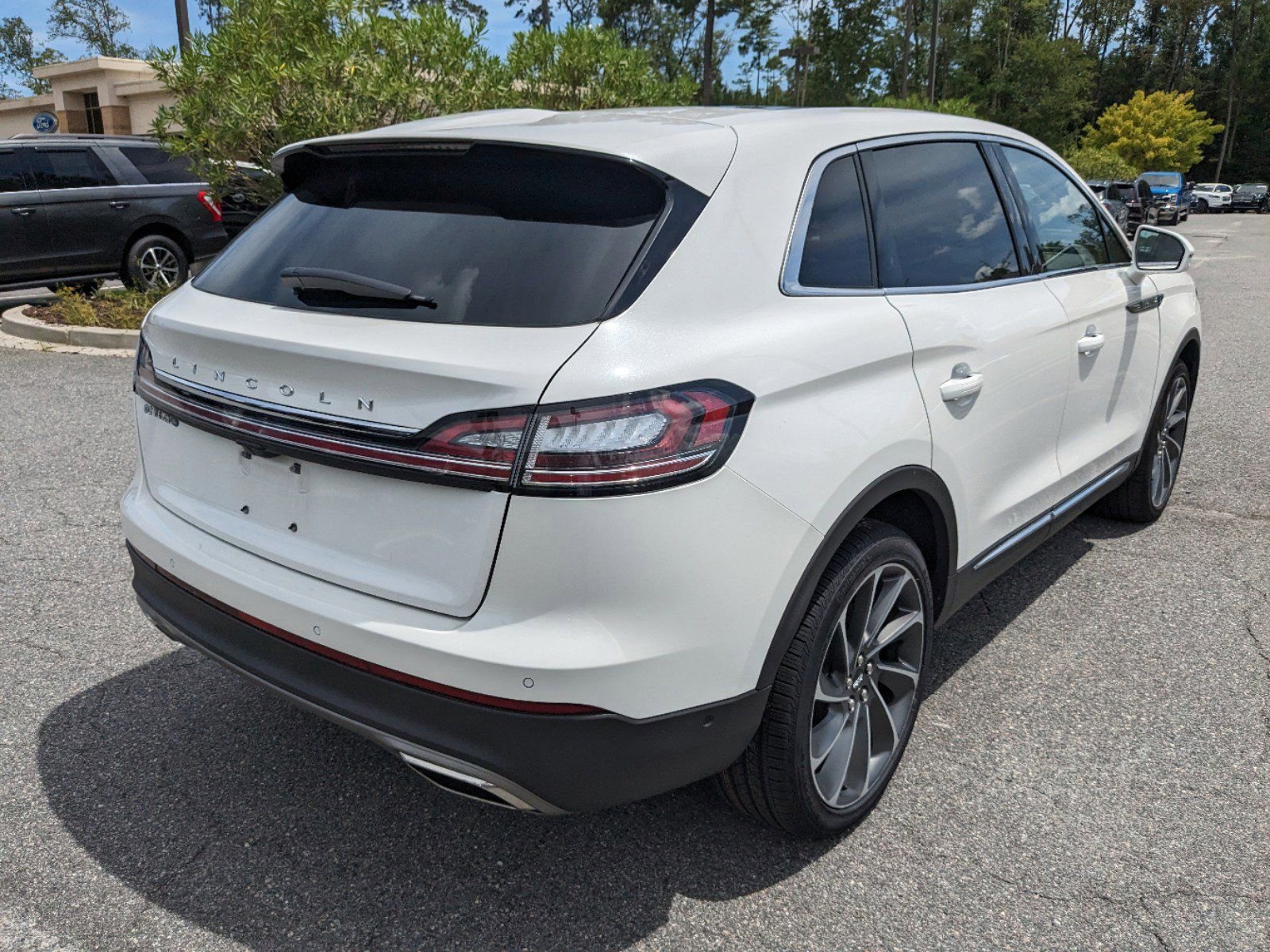 Certified 2023 Lincoln Nautilus Reserve w/ Equipment Group 202A image 5