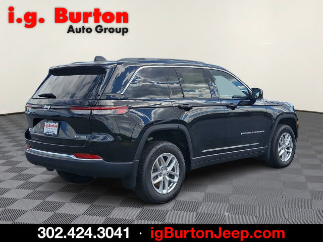 New 2026 Jeep Grand Cherokee Laredo w/ MOPAR Finishing Package AWD/4WD image 4