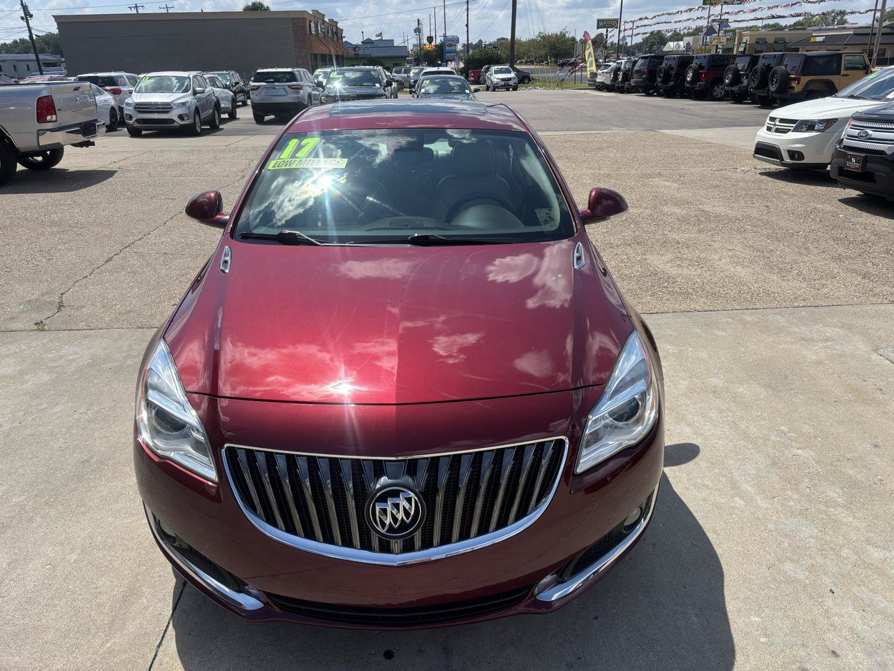 Used 2017 Buick Regal Sport Touring FWD image 2