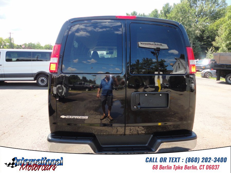 Used 2020 Chevrolet Express 3500 LT w/ LT Preferred Equipment Group RWD image 5