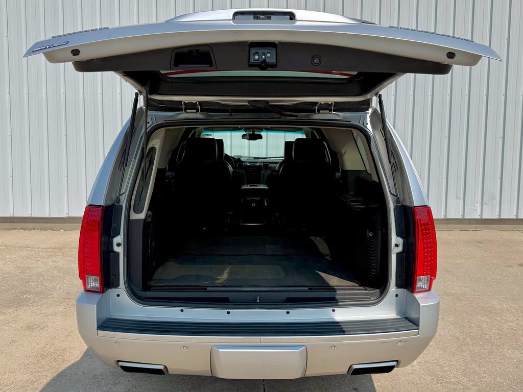Used 2013 Cadillac Escalade ESV Platinum AWD/4WD image 17