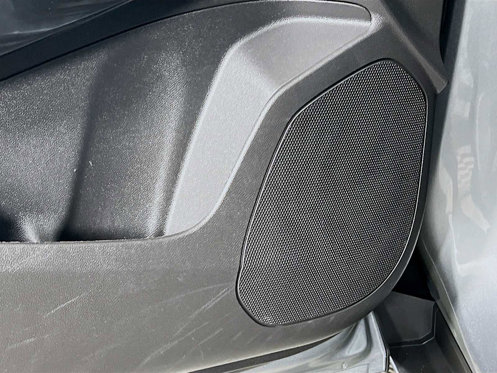 Used 2025 Chevrolet Trax LT w/ LT Convenience Package image 18