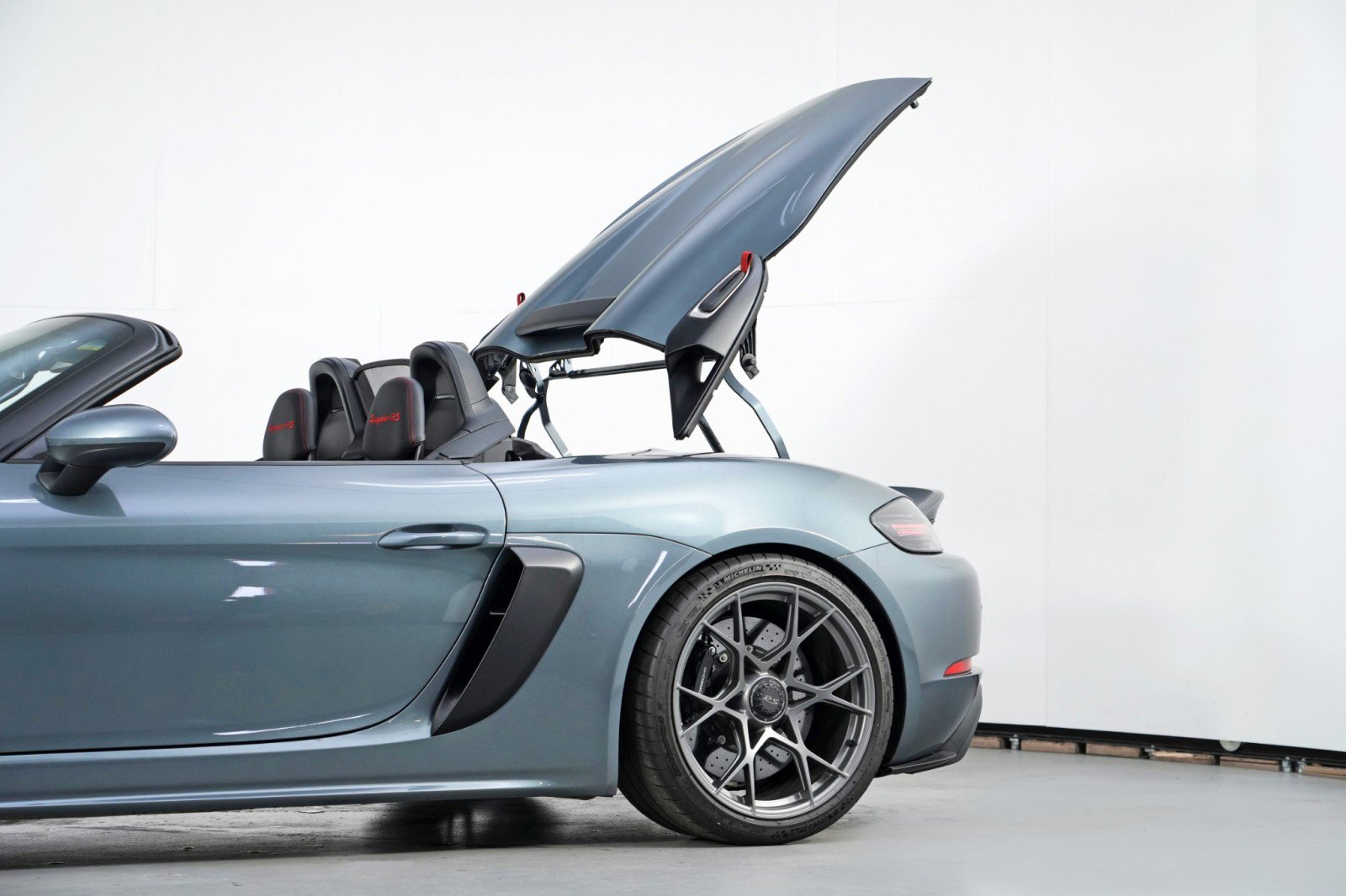 Used 2024 Porsche 718 Boxster Spyder RS w/ Light Design Package RWD image 71
