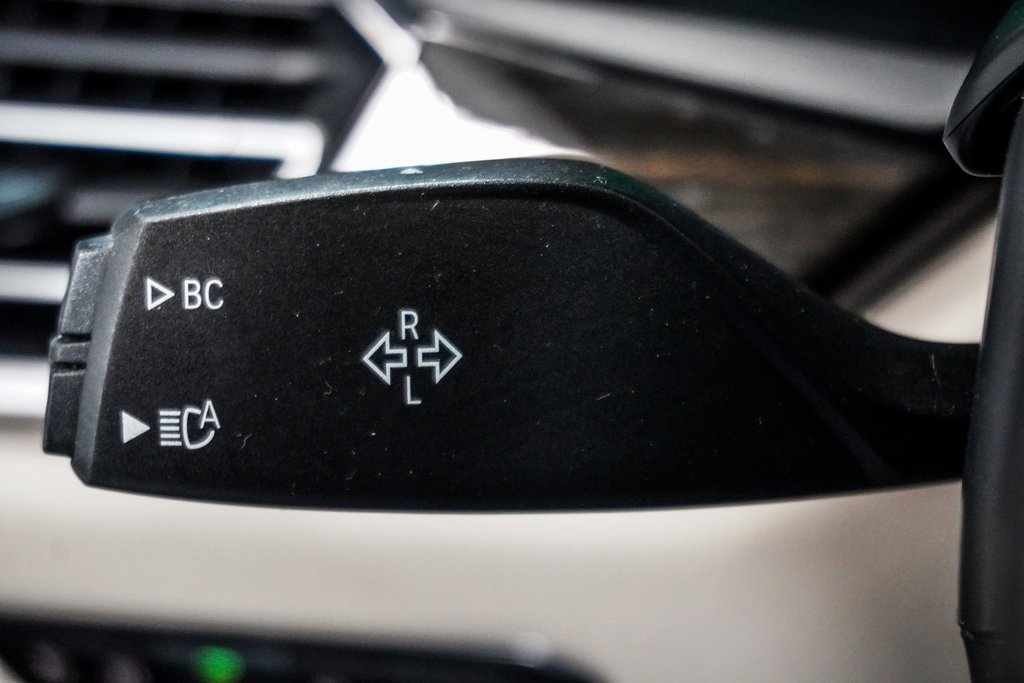 Used 2020 BMW X5 M50i w/ Premium Package image 34