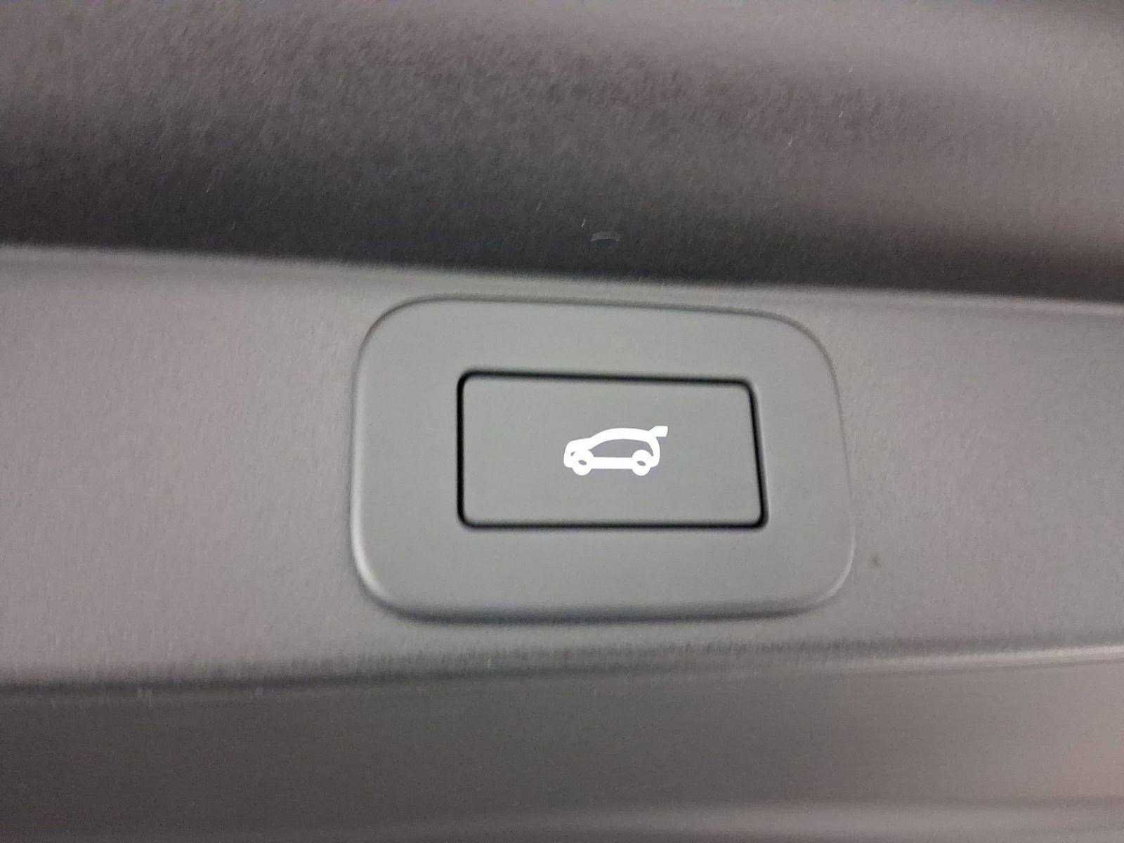 New 2026 Land Rover Range Rover SE image 30