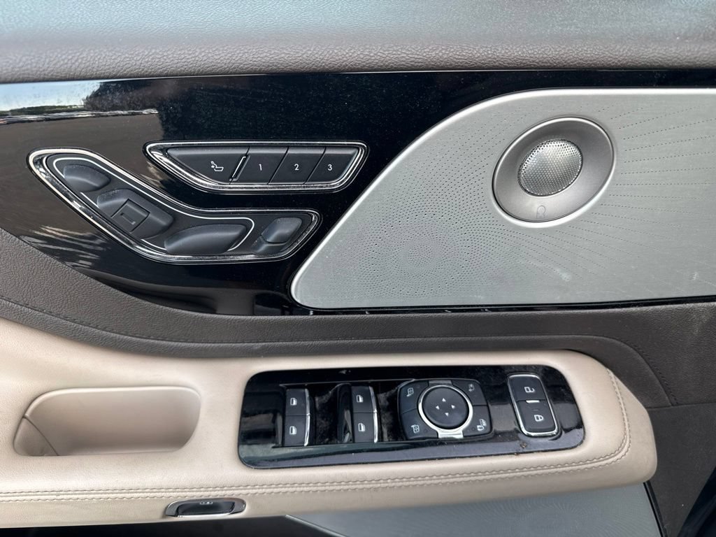 Used 2023 Lincoln Aviator Reserve w/ Equipment Group 201A AWD/4WD image 17