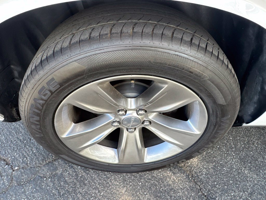 Used 2019 Dodge Challenger SXT RWD image 10