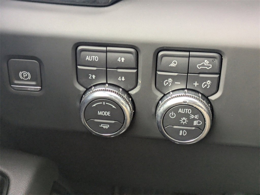 Used 2024 GMC Sierra 2500 AT4 image 26