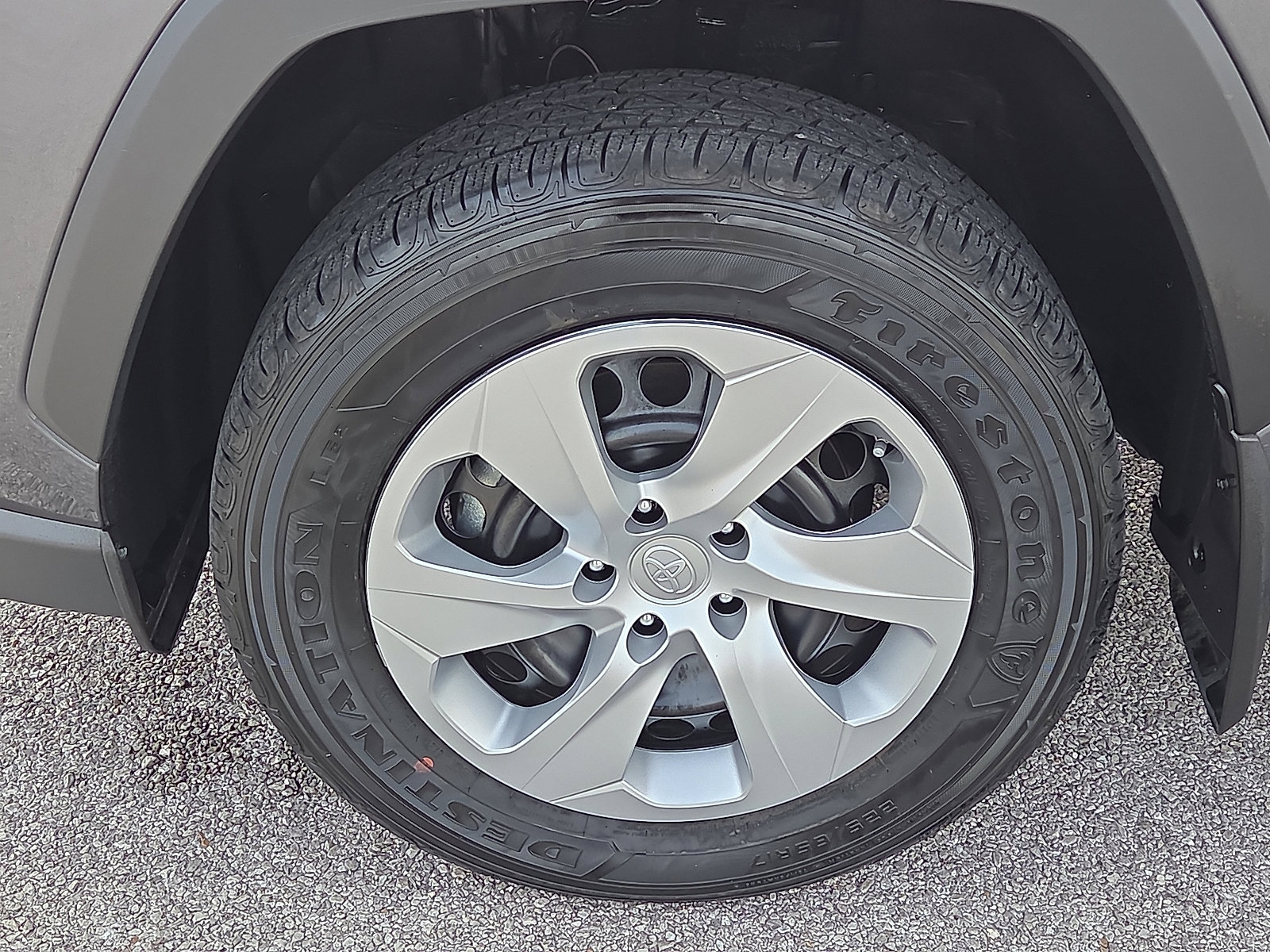 Used 2022 Toyota RAV4 LE image 7