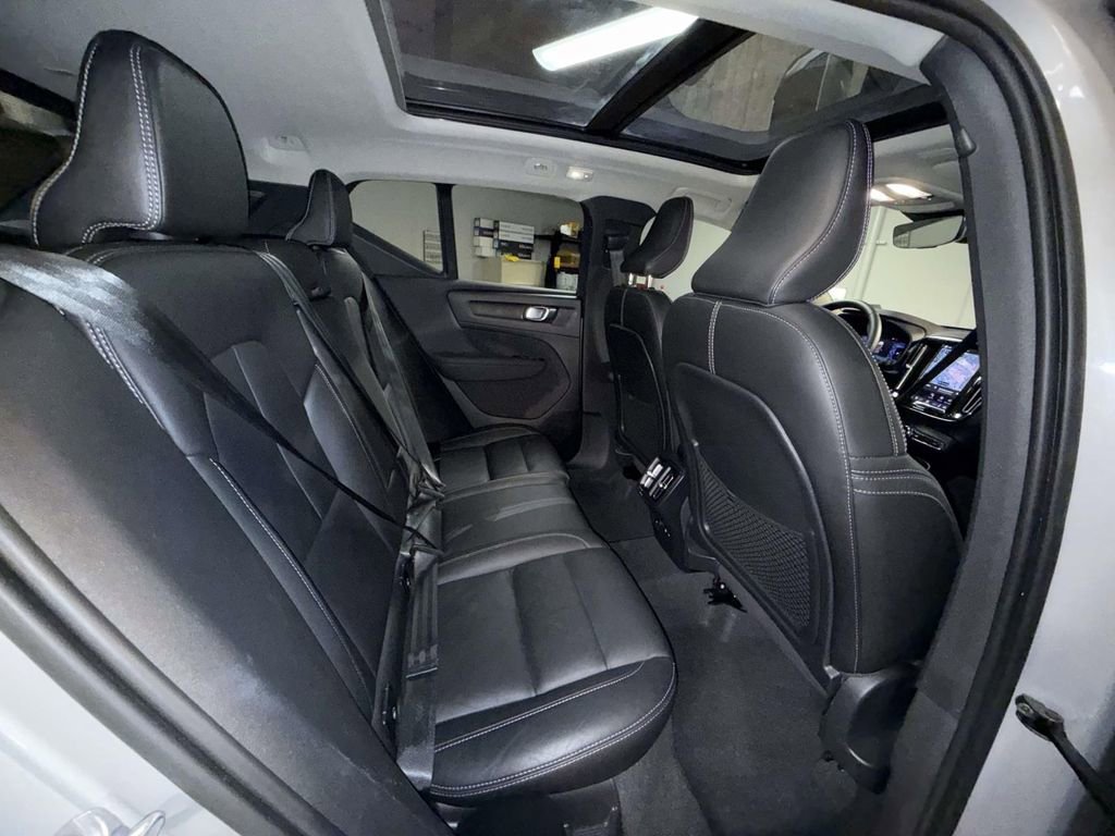Used 2023 Volvo XC40 B5 Plus w/ Protection Package Premier image 16