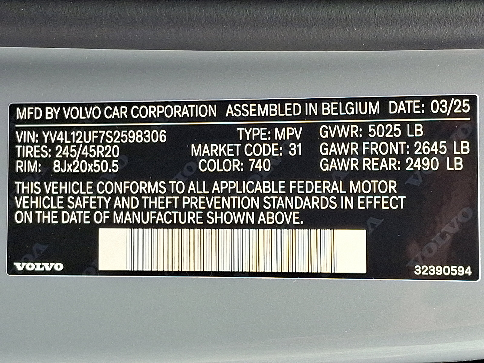 New 2025 Volvo XC40 B5 Ultra w/ Protection Package Premier image 13