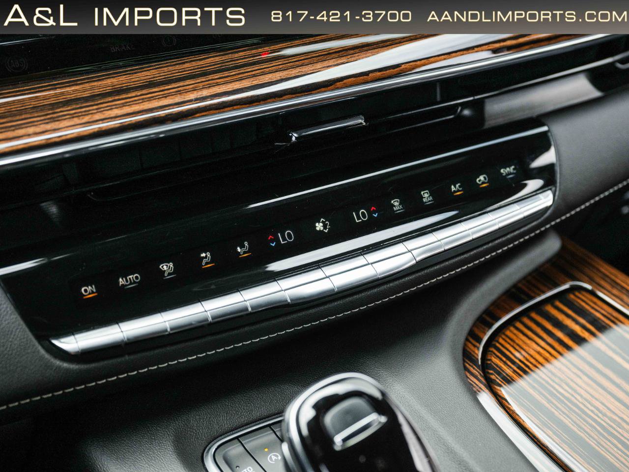 Used 2024 Cadillac Escalade ESV Premium Luxury AWD/4WD image 58