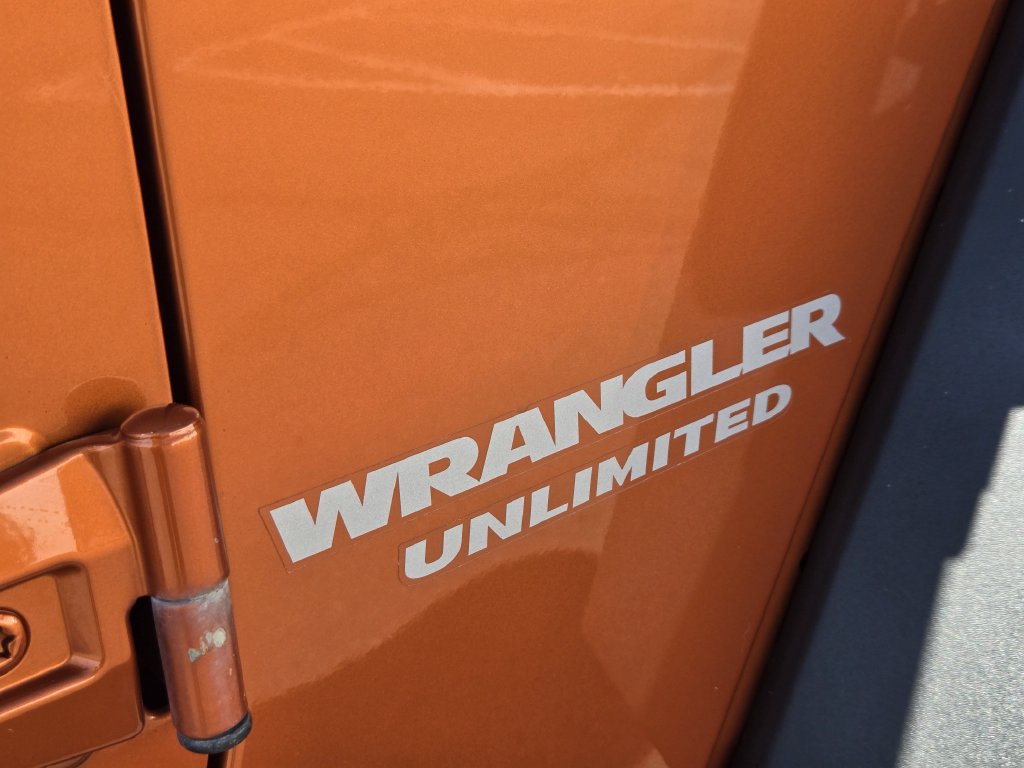 Used 2010 Jeep Wrangler Unlimited Rubicon AWD/4WD image 13
