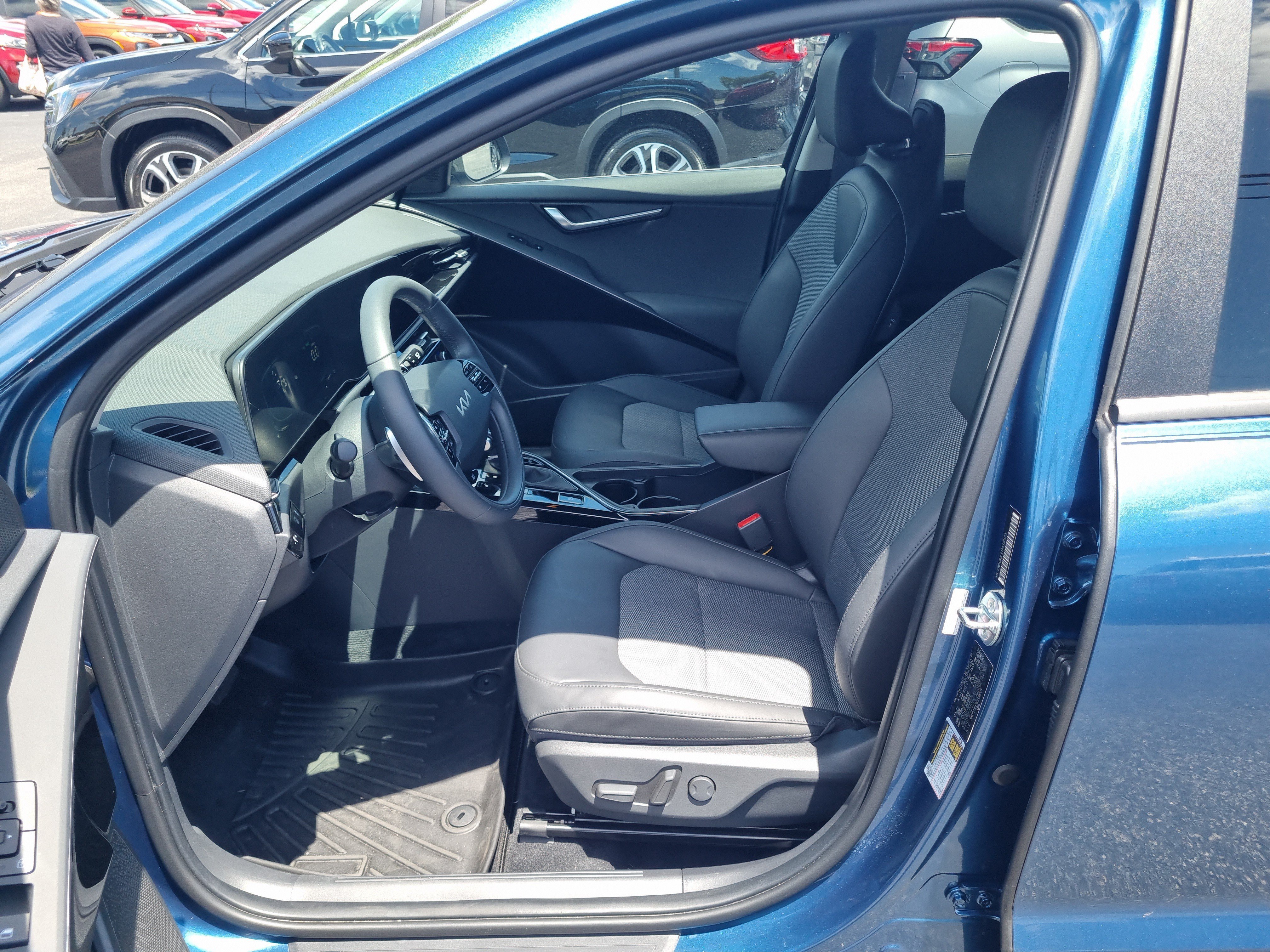 Used 2024 Kia Niro EX FWD image 18