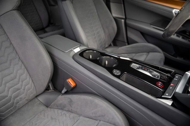 Used 2022 Audi e-tron GT Premium Plus AWD/4WD image 40