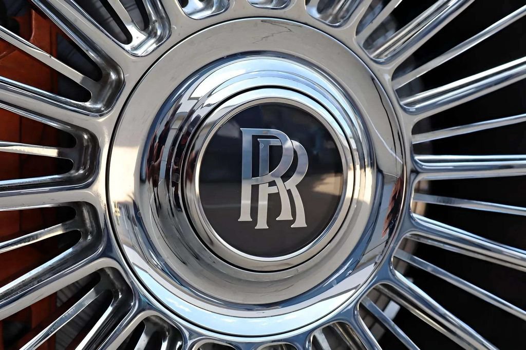 Used 2024 Rolls-Royce Phantom Sedan w/ The Phantom Package RWD image 23