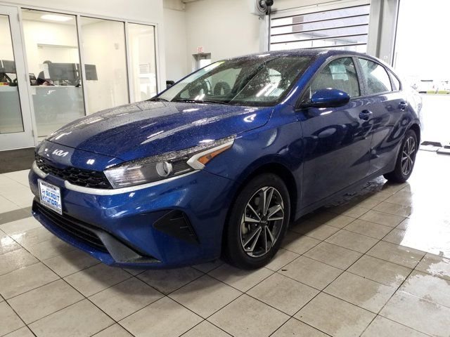 Used 2023 Kia Forte LXS image 2