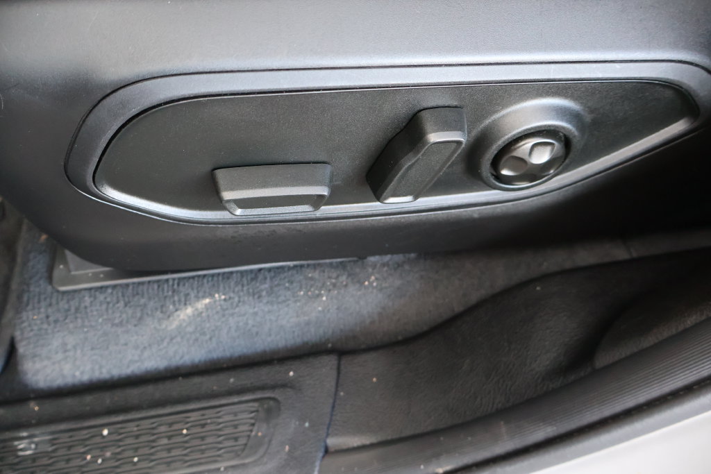 Used 2025 Jeep Grand Cherokee Altitude AWD/4WD image 24