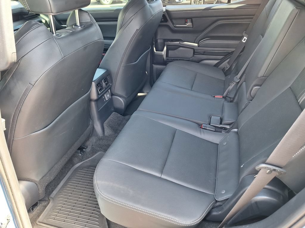 Used 2025 Toyota 4Runner Limited AWD/4WD image 12