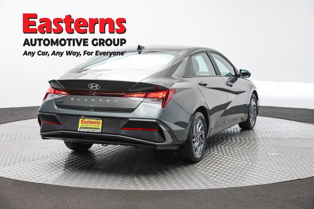Used 2024 Hyundai Elantra SEL FWD image 5