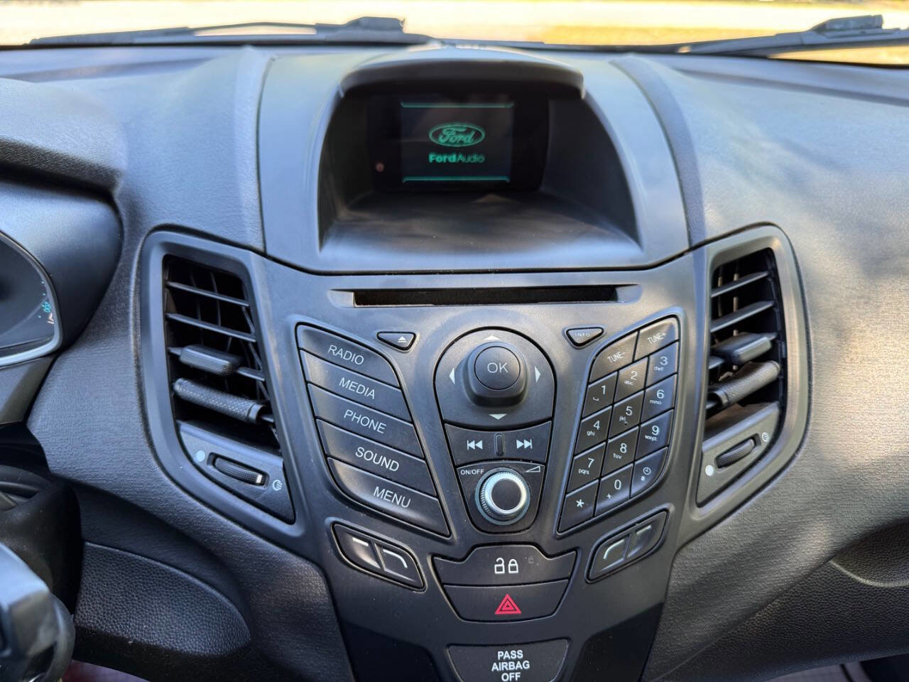 Used 2014 Ford Fiesta SE image 29