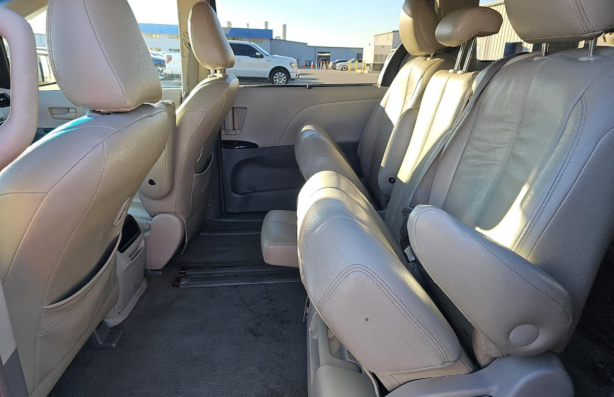 Used 2011 Toyota Sienna LE image 10