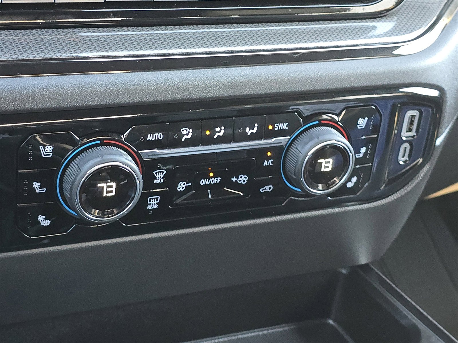 Used 2025 Chevrolet Silverado 1500 ZR2 w/ Technology Package image 32