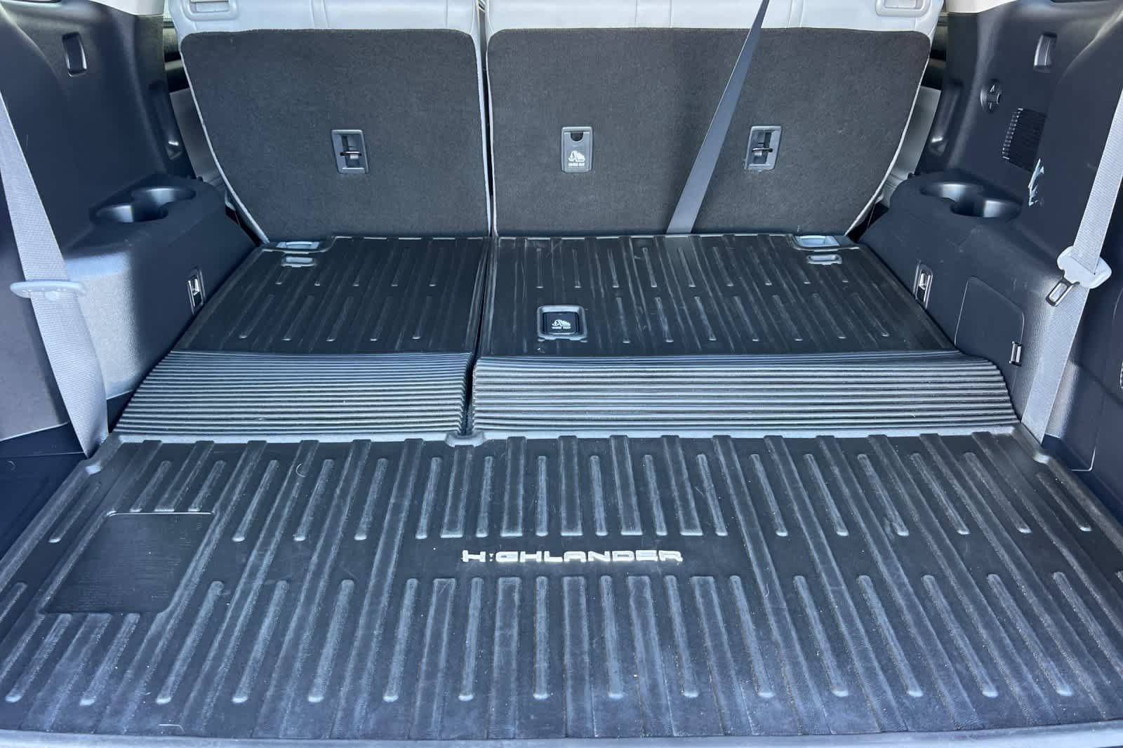 Used 2021 Toyota Highlander XLE AWD/4WD image 17