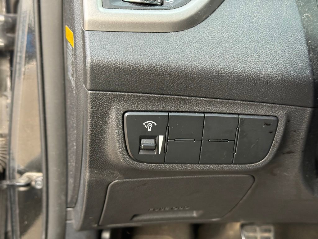 Used 2013 Hyundai Veloster w/ Style Pkg image 18