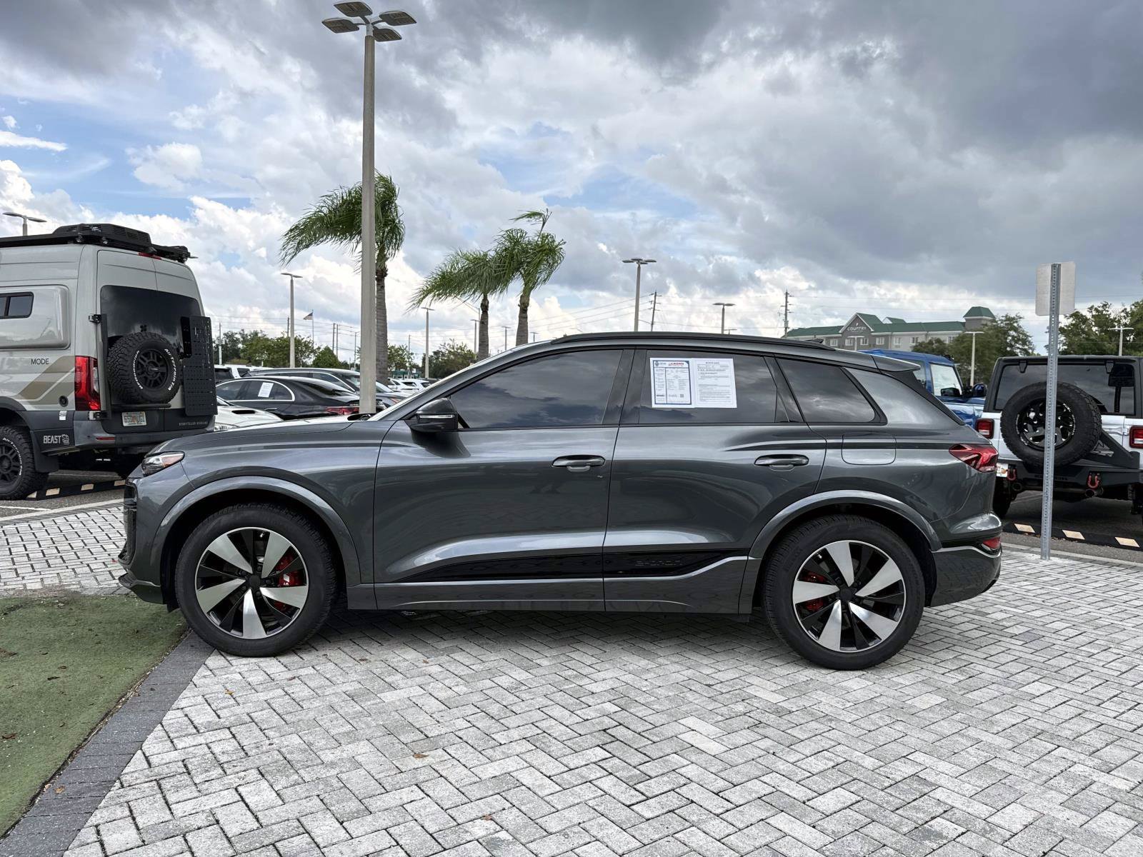 Used 2027 Audi SQ6 e-tron Prestige AWD/4WD image 3