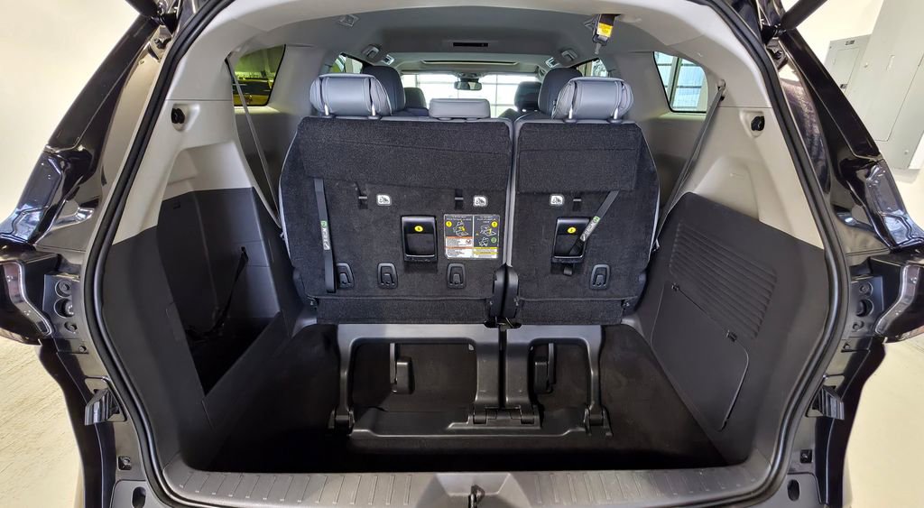 Used 2024 Toyota Sienna XLE image 8