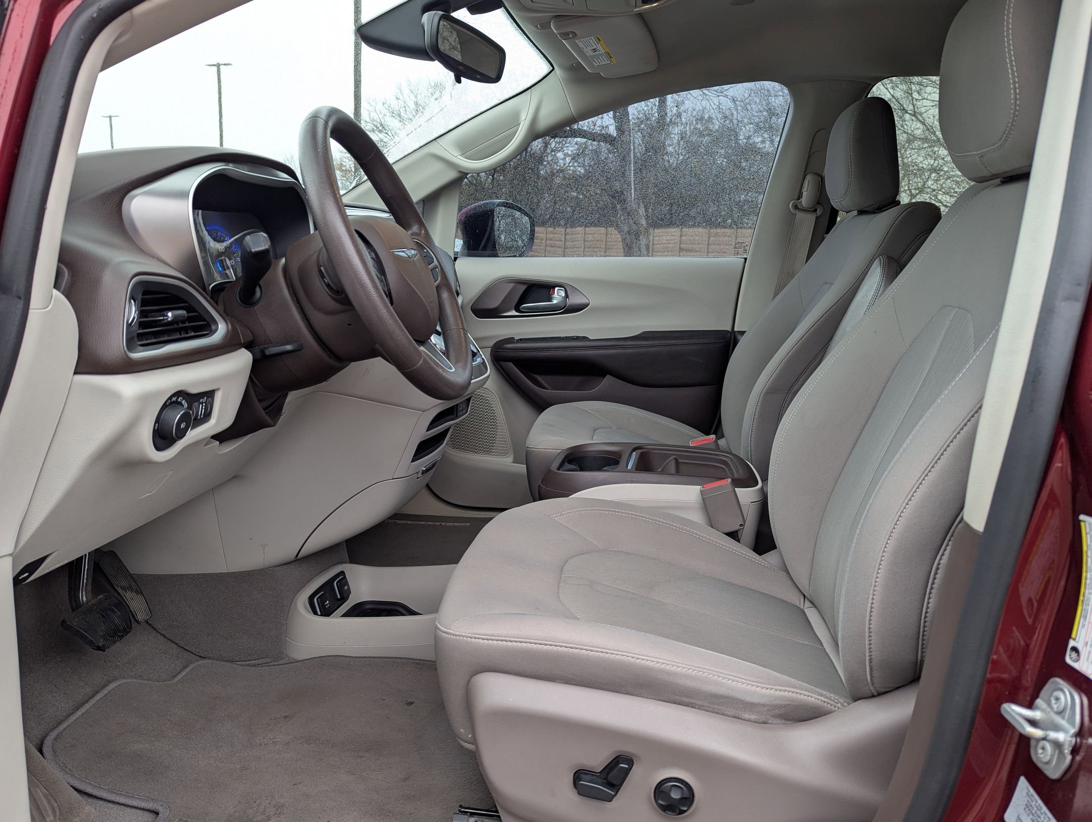 Used 2017 Chrysler Pacifica Touring Plus w/ Security Group image 10