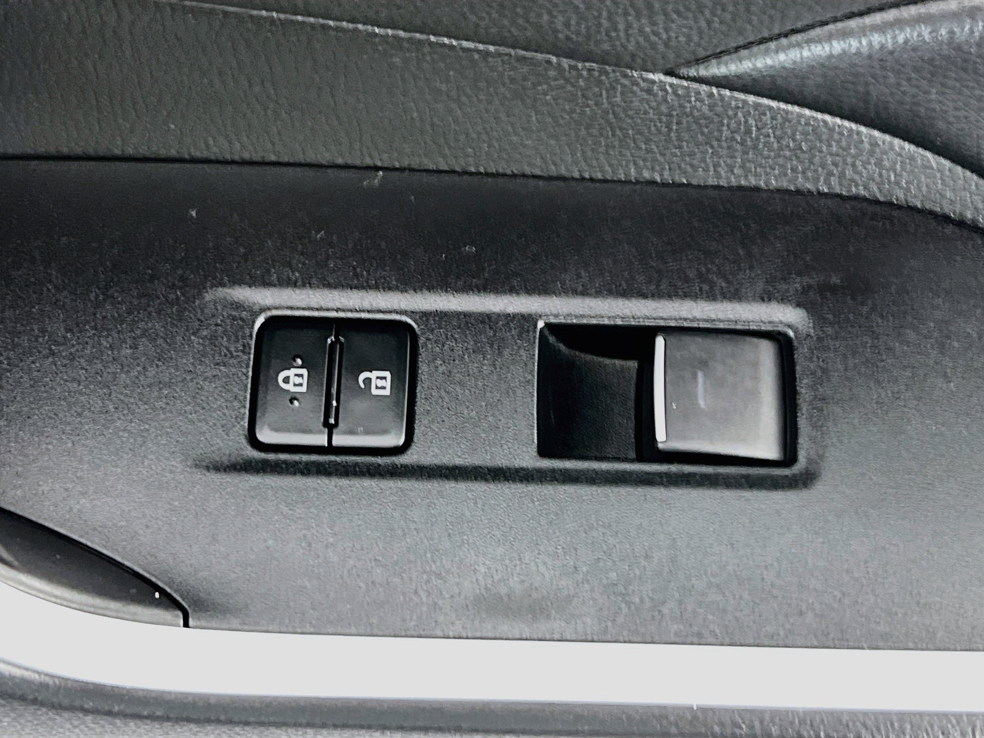Used 2024 Toyota RAV4 XLE FWD image 31