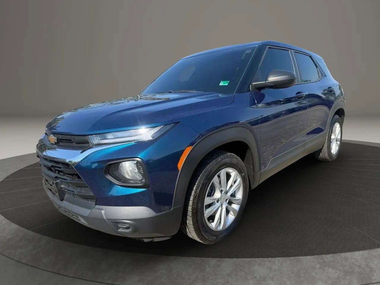 Used 2021 Chevrolet TrailBlazer LS FWD image 1